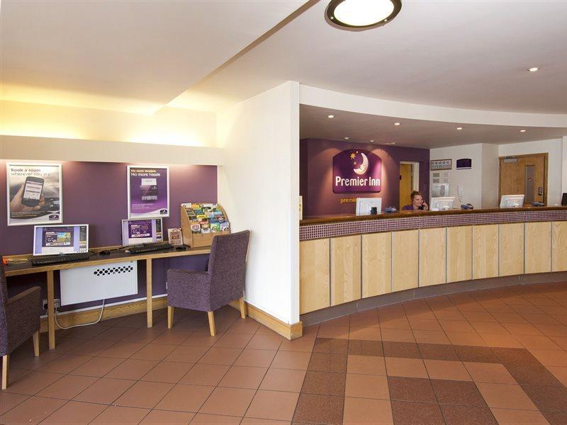 Premier Inn Bolton Stadium Arena ภายนอก รูปภาพ