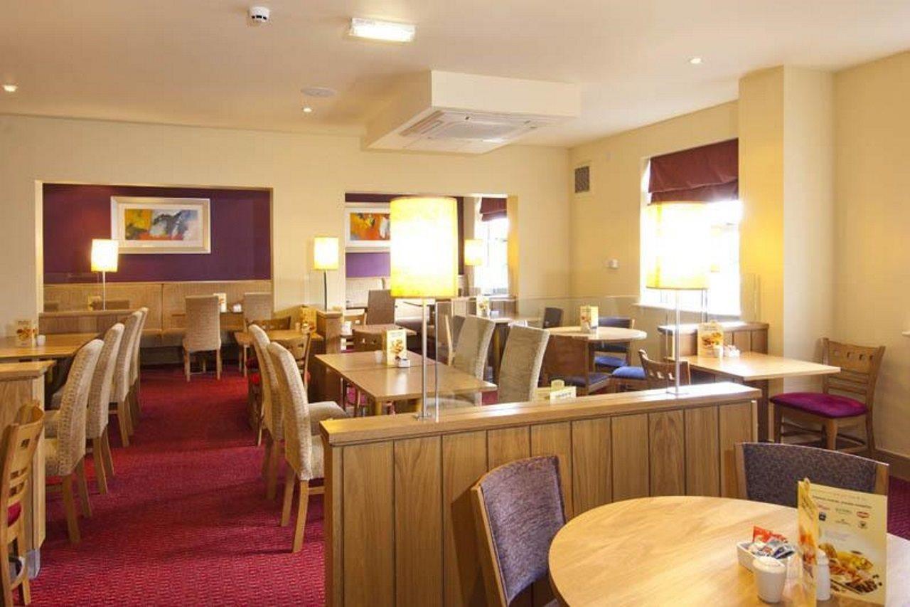 Premier Inn Bolton Stadium Arena ภายนอก รูปภาพ