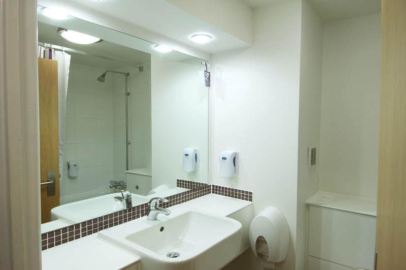 Premier Inn Bolton Stadium Arena ภายนอก รูปภาพ