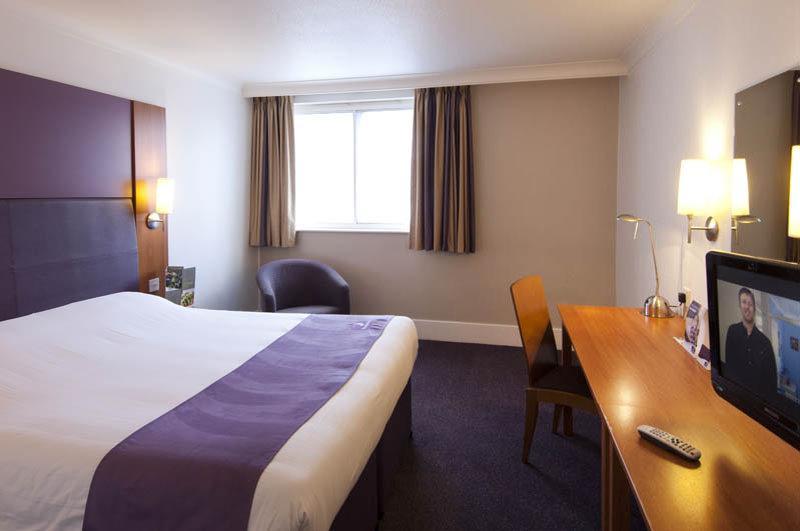 Premier Inn Bolton Stadium Arena ภายนอก รูปภาพ